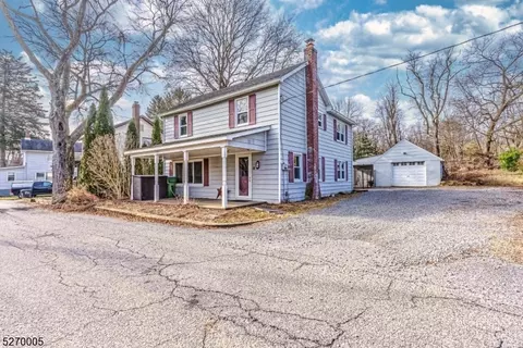9 Komar Rd, Port Murray, NJ 07865