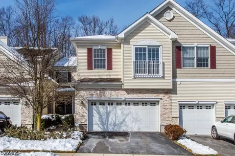 12 Camlet Ct, Roseland, NJ 07068