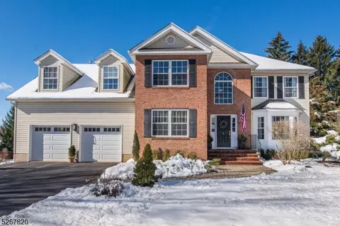 8 Steeple Chase Ct, Bedminster, NJ 07921
