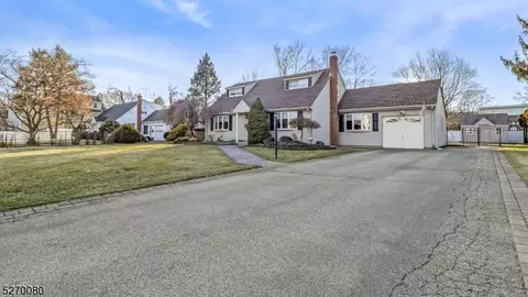 5 Colonial Ter, Pequannock Twp, NJ 07444