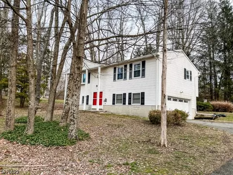 946 Cedar Dr, Newton, NJ 07860