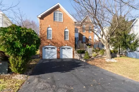 15 Sullivan Dr, Bernards, NJ 07920