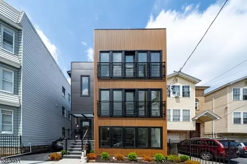 739 19th, Newark, NJ 07103