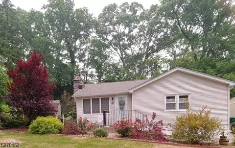 3 Tamarack Trl, Hardyston, NJ 07460