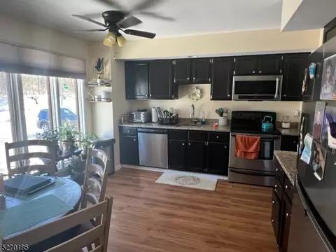 322 Cheyenne Rd, Lafayette, NJ 07848