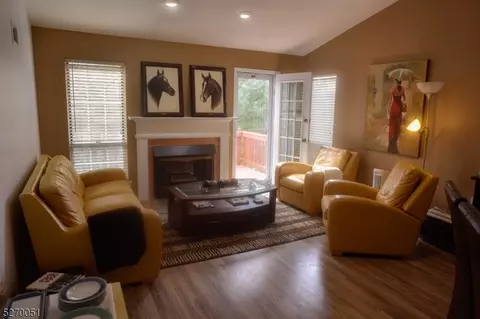 259 Laurel Ct, Whitehouse Station, NJ 08889