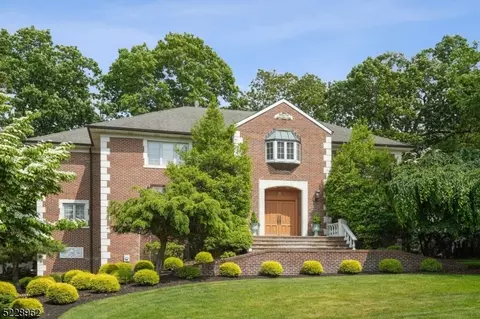 9 Carmella Ct, Cedar Grove, NJ 07009