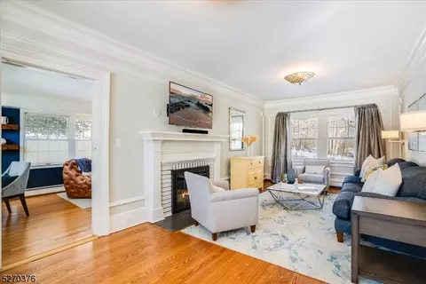 23 Windsor Pl, Montclair, NJ 07043 photo 6