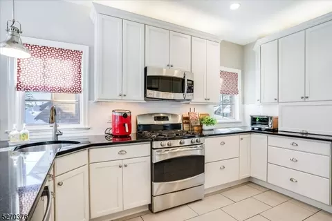 23 Windsor Pl, Montclair, NJ 07043 photo 10