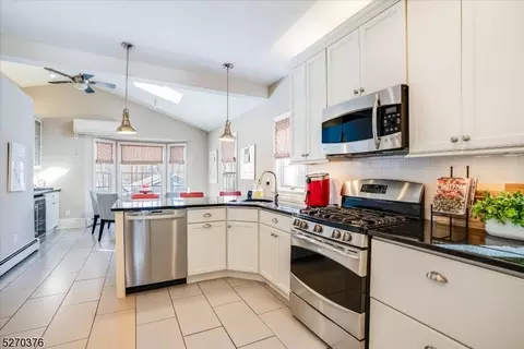 23 Windsor Pl, Montclair, NJ 07043 photo 9