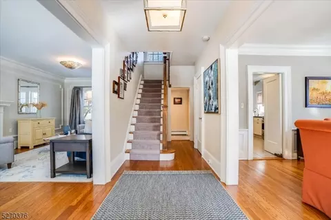 23 Windsor Pl, Montclair, NJ 07043 photo 3