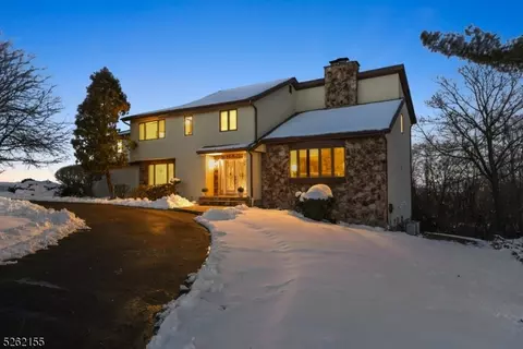 13 Suzanne Ct, Cedar Grove, NJ 07009