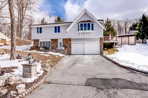 32 Old Creamery Rd, Newton, NJ 07860