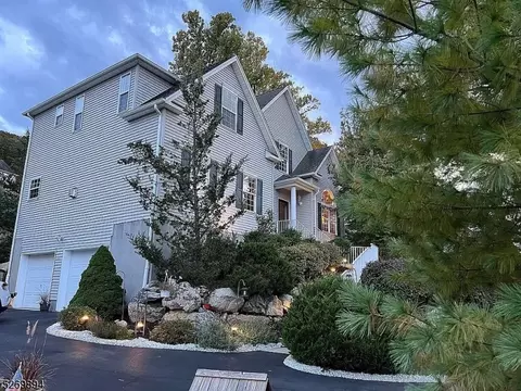 66 Bowers Dr, Hackettstown, NJ 07840