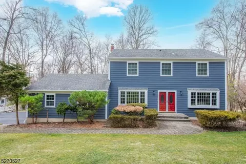 15 Hillcrest Dr, Randolph, NJ 07869
