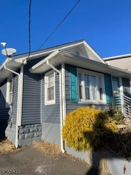 2807 Parkway Ave, Linden, NJ 07036