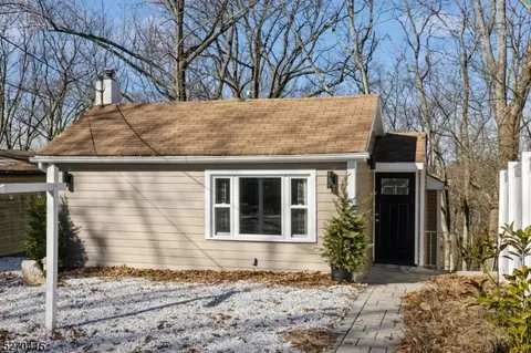622 Brooklyn Mountain Rd, Hopatcong, NJ 07843