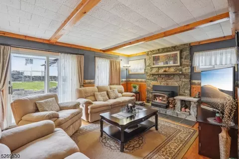 9 Clifford Rd, Wanaque, NJ 07465