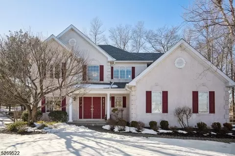 9 Carnegie Pl, Bernards, NJ 07920