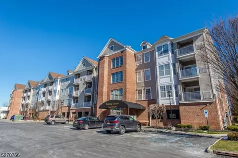 249 Cory Ln, Elmwood Park, NJ 07407