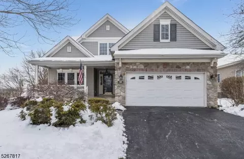 10 Vinson Dr, Flemington, NJ 08822