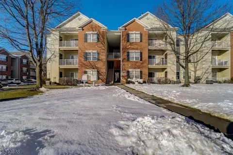 324 Coppola Dr #324, South Plainfield, NJ 07080