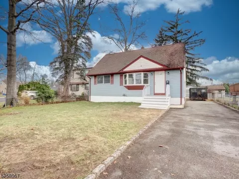 47 Riverview Cir, Little Falls, NJ 07424