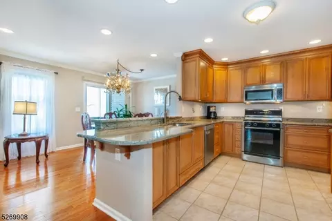 26 Bramble Ct, Hamburg, NJ 07419
