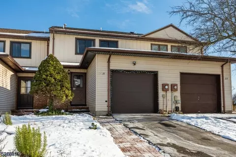 35 Saxonney Cir, Flemington, NJ 08822