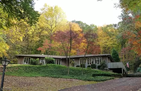 30 Spring Hill Rd, Franklin Twp, NJ 08801