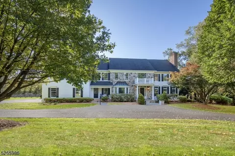 6 Marigold Ln, Tewksbury Twp, NJ 07830