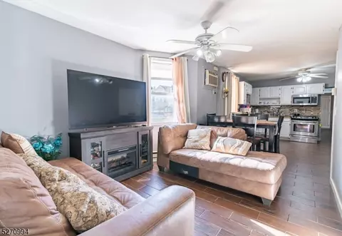 600 N 6th St #3B, Newark, NJ 07107