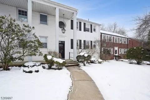 19 Green Acres Dr #68, Verona, NJ 07044