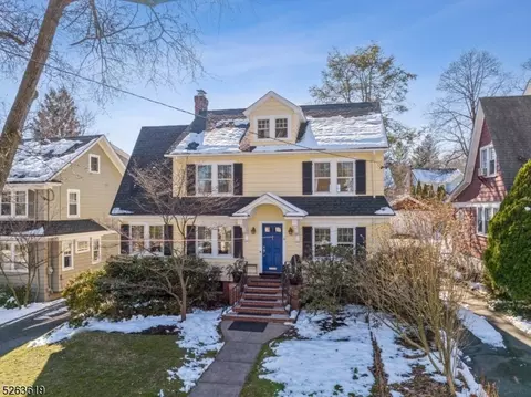 22 Arcularius Ter, Maplewood, NJ 07040