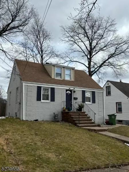 917 Oak St, Roselle, NJ 07203
