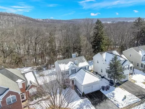 42 Saxton Dr, Hackettstown, NJ 07840