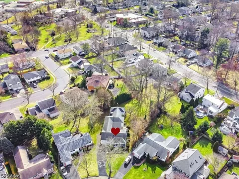 20 Warwick Cir, Springfield, NJ 07081
