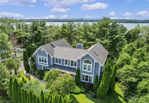 11 Gates Pl, Wayne, NJ 07470