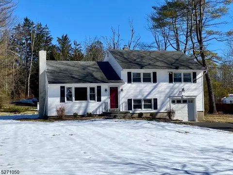 2 Lindabury Ave, Bernardsville, NJ 07924