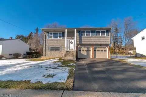 5 Fairmount Rd, Mount Olive, NJ 07836