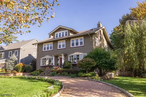 10 Grover Ln, Caldwell, NJ 07006