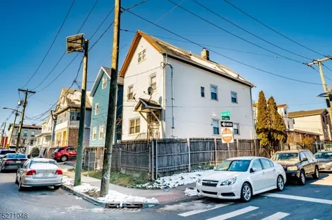 134 4th St #2, Elizabeth City, NJ 07206