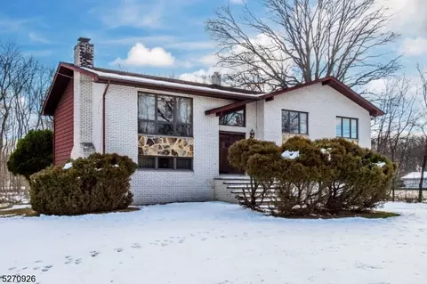 328 Big Piece Rd, Fairfield, NJ 07004