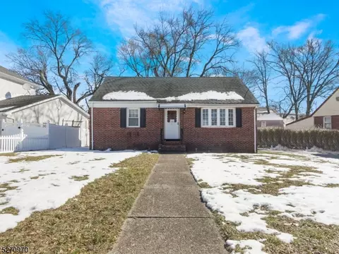 104 Fairfield Dr, Paramus, NJ 07652