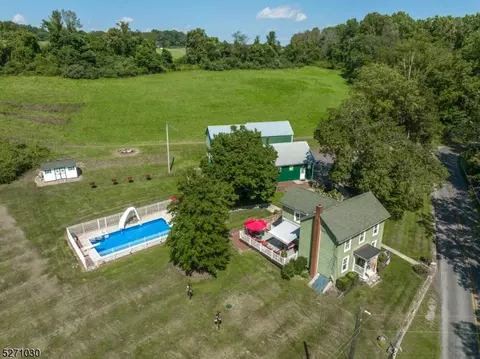 26 Hollow Rd, Glen Gardner, NJ 08826