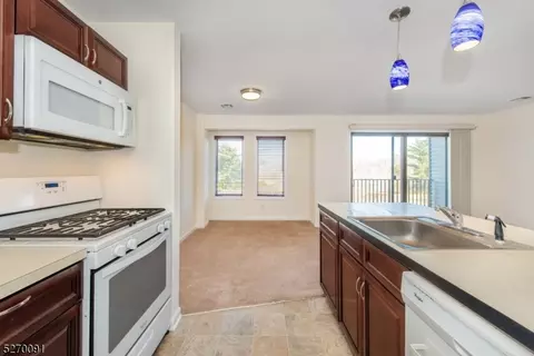 14 Sam Bonnell Dr #14, Clinton, NJ 08809