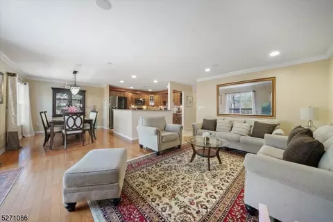 10 Ferndale Ln, Hamburg, NJ 07419