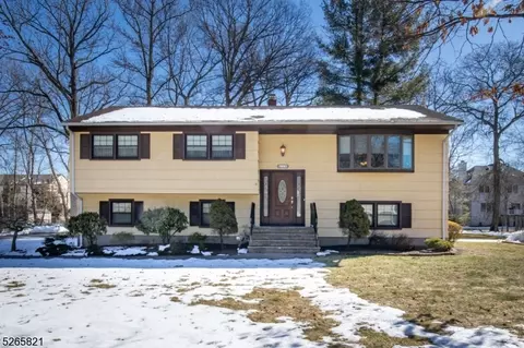 18 Cole Rd, Fairfield, NJ 07004