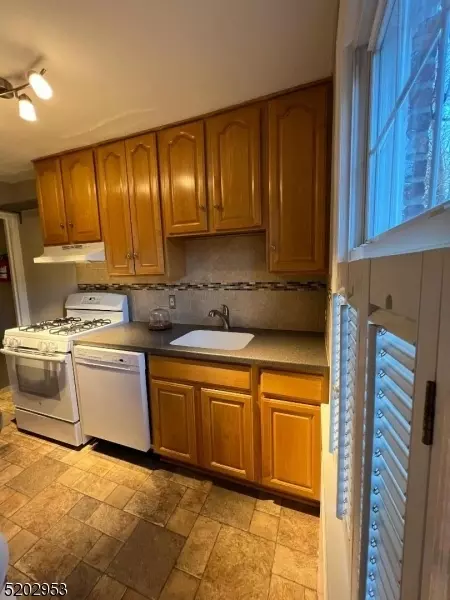 Kitchen - 417 Morris Ave, Summit, NJ 07901 photo 6 of 9