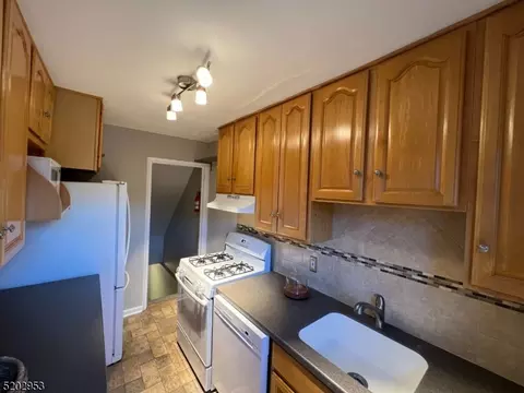 Kitchen - 417 Morris Ave, Summit, NJ 07901 photo 7 of 9